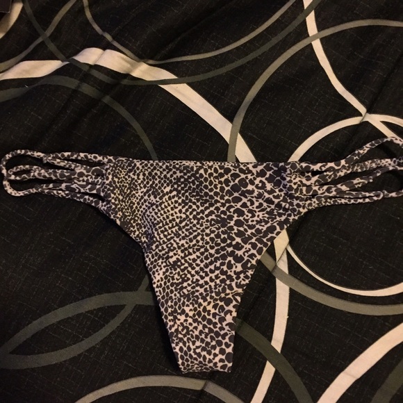 🎉SOLD🎉Acacia Snake Maui bottoms size S