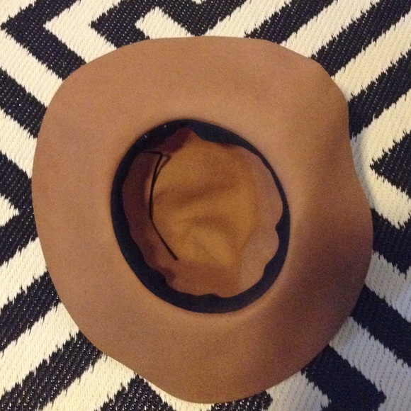 Felt hat - Picture 3 of 3