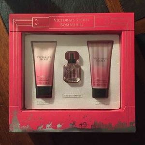 Victoria secret bombshell