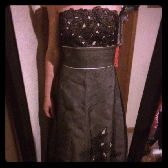 NEW White House black market dress