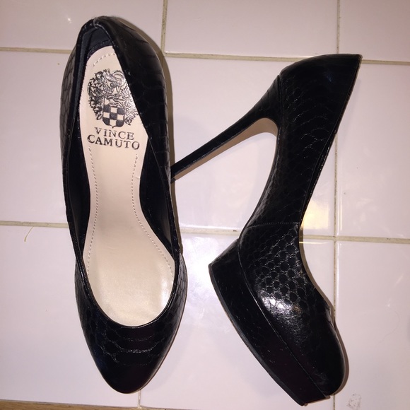 *MEGA SALE!* BLACK PRINT HEELS