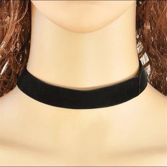 ✨Velvet Choker✨ - Picture 2 of 2