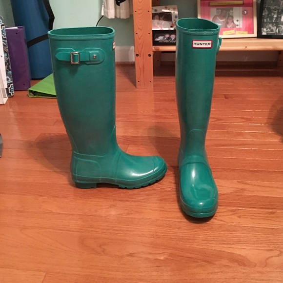 Jade green Hunter rain boots wide calf