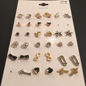 << Earrings >> NWOT