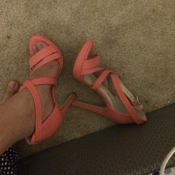 BCBG HIGH HEELS in coral color, great for summer ! - Picture 3 of 4