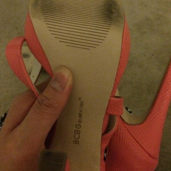 BCBG HIGH HEELS in coral color, great for summer ! - Picture 4 of 4