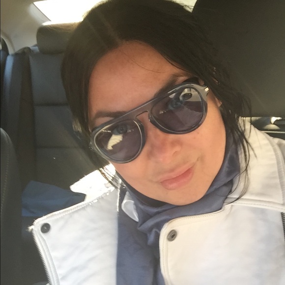 Meet your Posher, Yana