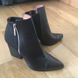 Donald J Pliner black leather ankle boots