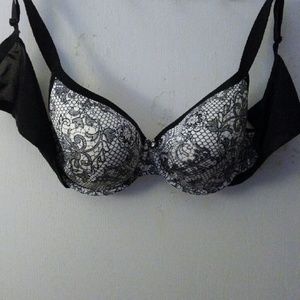 44DD Black and white bra