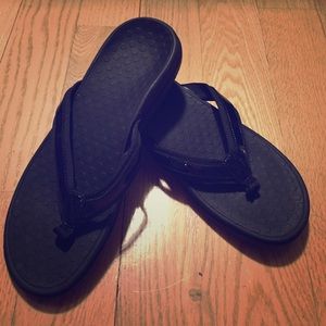 Vionic flip flops