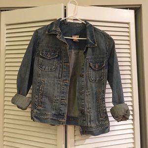 Gap jean jacket. Never worn. Size medium