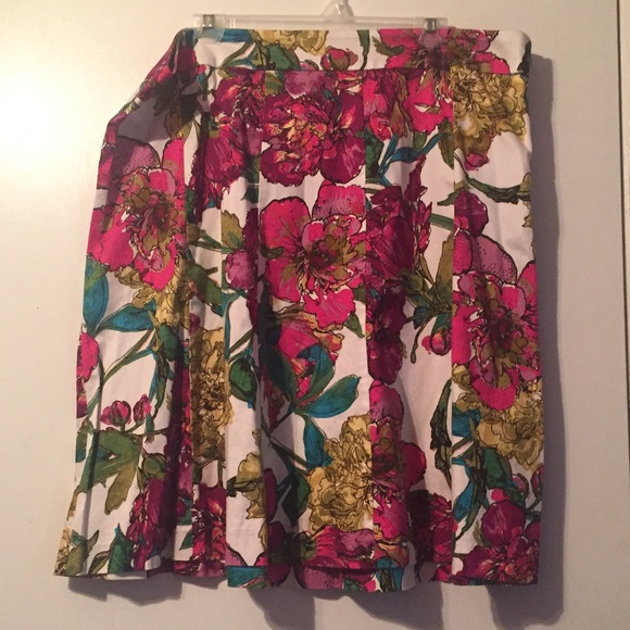 Beautiful flower printed skirt - Picture 1 of 1