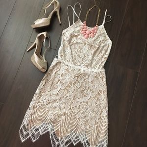 White Signature Lace | Size Large