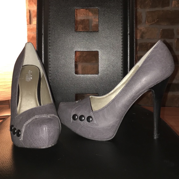 Gray heels