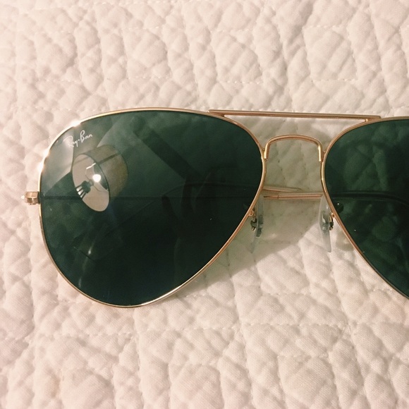 • Ray-Ban Aviators •