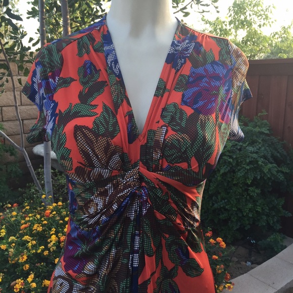 Bright and beautiful dress - Picture 2 of 4