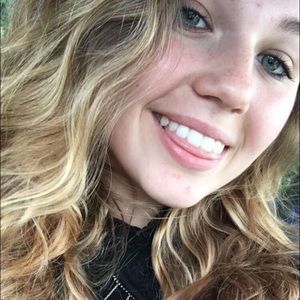 Meet your Posher, Abby