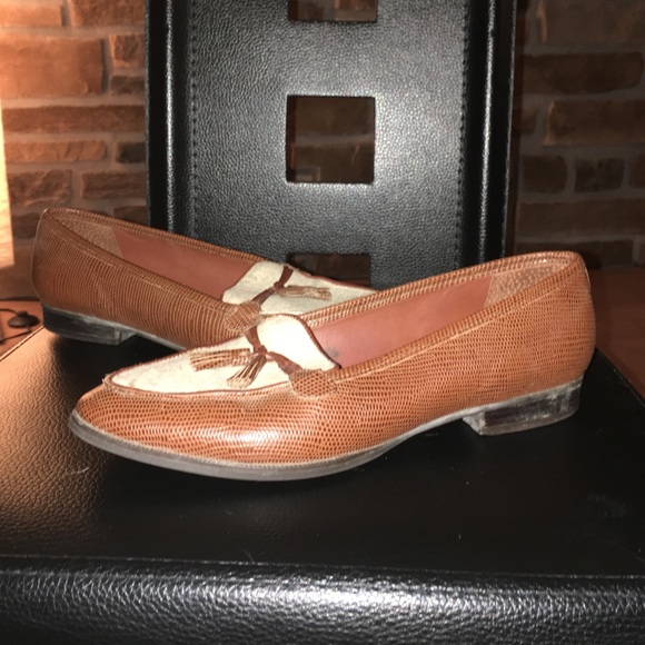Etienne Aigner leather flats