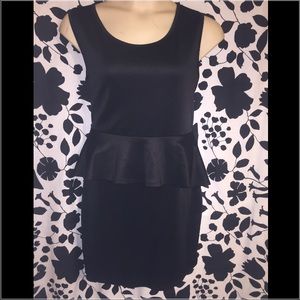 Beautiful dress lace in the back size 1x