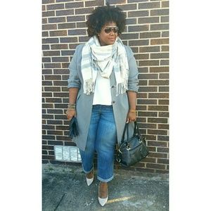 Light weight quarter length coat