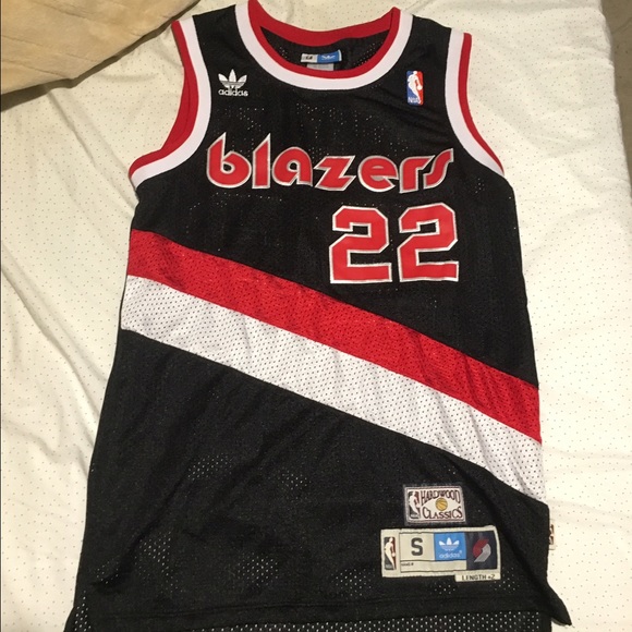 Almost new Blazers drexler jersey