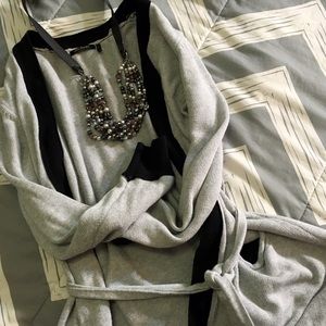 Gray Daisy Fuentes sweater with black trim