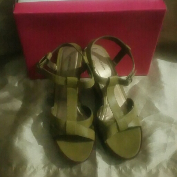 Wedge heels army green sandal