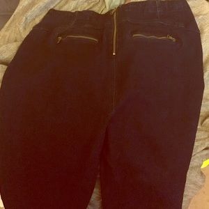 Cute dark denim stretch skinnies