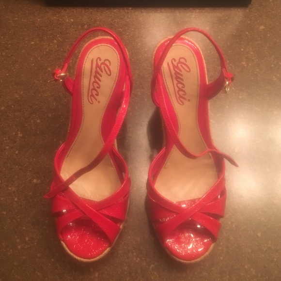 Gucci wedges in glossy red super cute and comfy