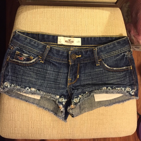 Hollister short jean shorts with floral design