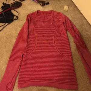 Lulu lemon workout shirt