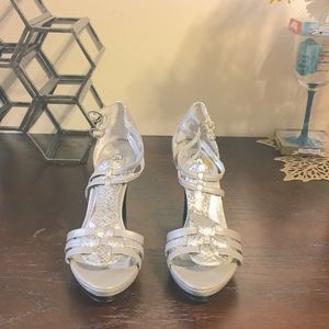 Silver Carlos Santana platform heel Sz 6 1/2.