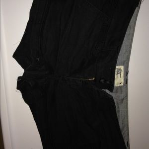 Black women's American Eagle shorts