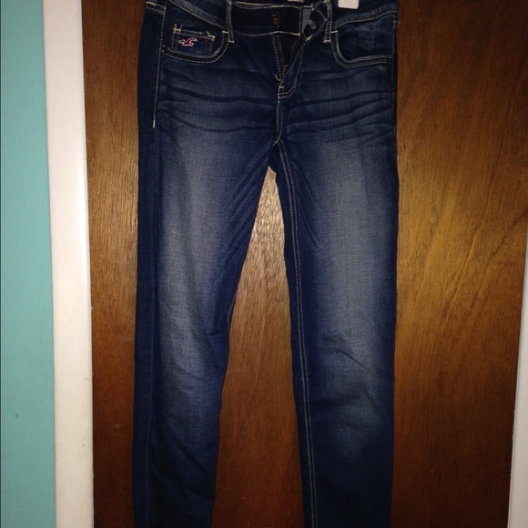 Women's Hollister mid-dark wash jeans. Size 3 Long