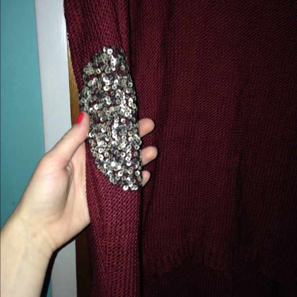 Maroon sweater - Picture 2 of 2