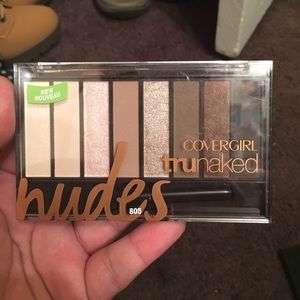 Covergirl Trunaked nudes
