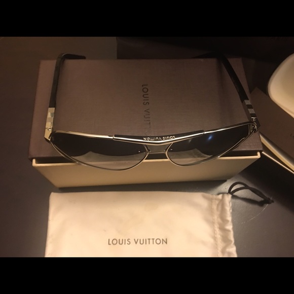 Louis Vuitton sun glasses - Picture 2 of 4