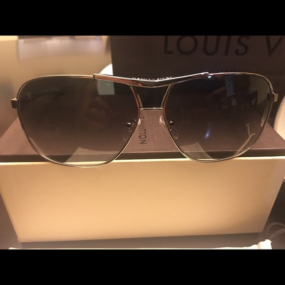 Louis Vuitton sun glasses - Picture 3 of 4