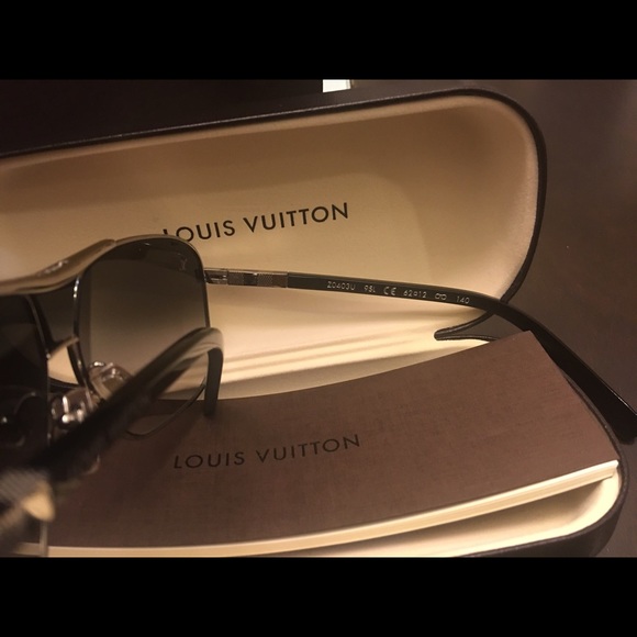 Louis Vuitton sun glasses - Picture 4 of 4