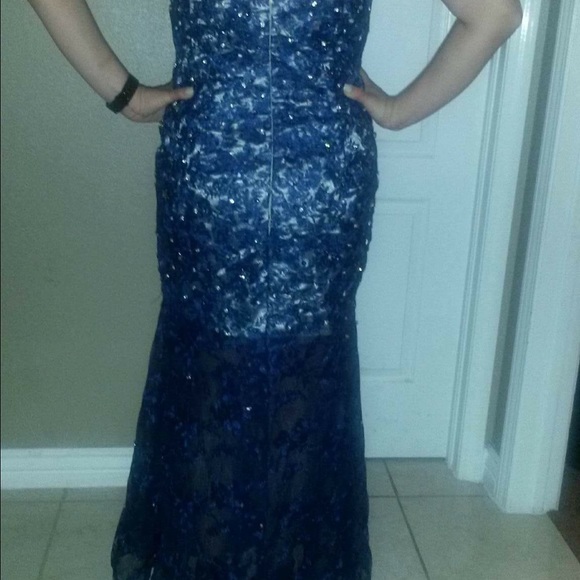 BEAUTIFUL Formal Dress - Picture 3 of 4