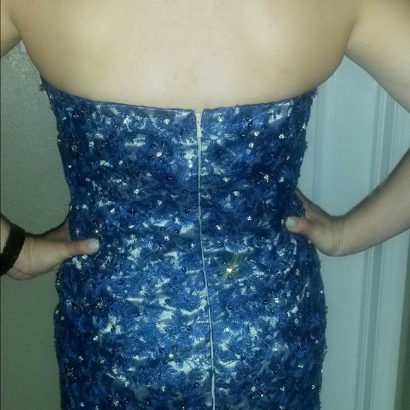 BEAUTIFUL Formal Dress - Picture 4 of 4