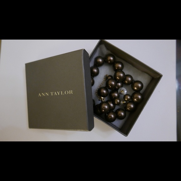 Ann Taylor set of pearls!
