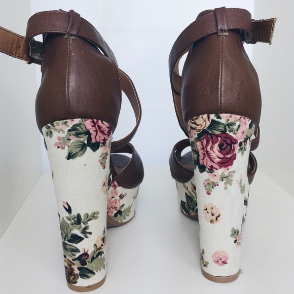 Summer Floral Pumps - Picture 2 of 4