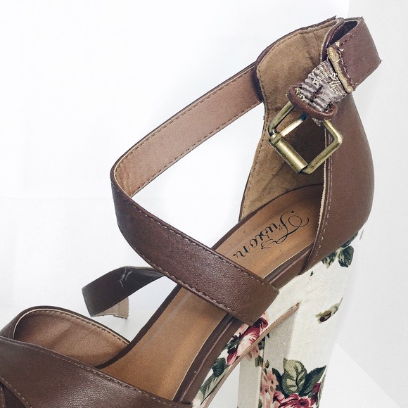 Summer Floral Pumps - Picture 4 of 4