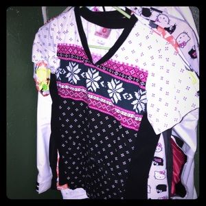 NORDIC SCRUB TOP