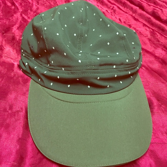 Lululemon Race to Place hat