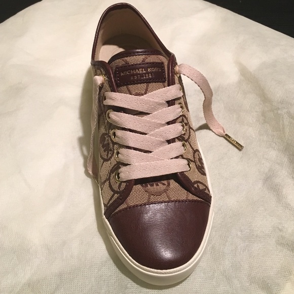 💥FINAL SALE!💥 NIB MK Sneaks - Picture 2 of 3