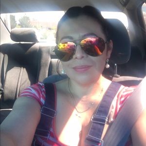 Meet your Posher, Dina