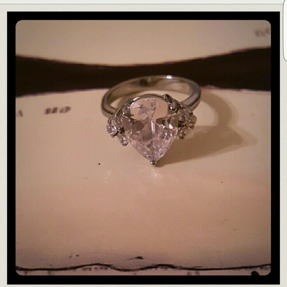 NWOT Stunning Stainless Steel Tear Shape CZ Ring!! - Picture 2 of 4