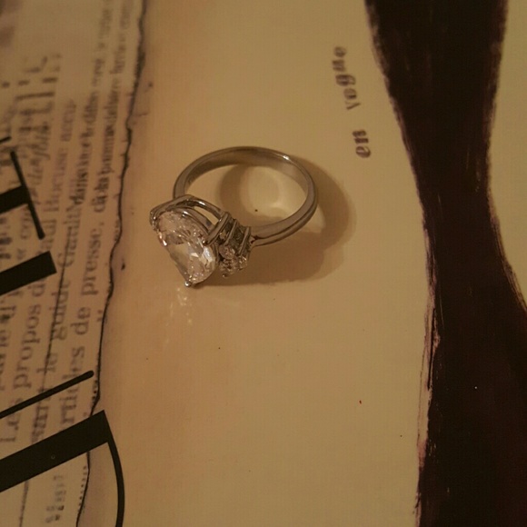 NWOT Stunning Stainless Steel Tear Shape CZ Ring!! - Picture 3 of 4